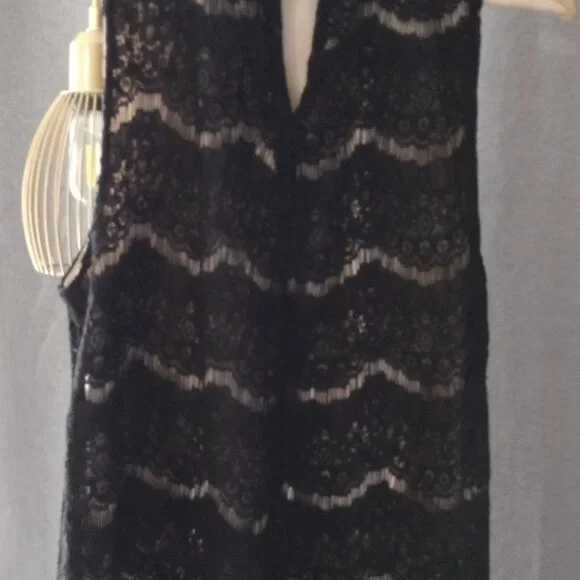 Love, Fire Black Lace Sleeveless Top XL Sheer Overlay Scalloped Hem Chic - Picture 6 of 7